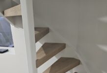 Innovatieve trapoplossingen: een combinatie van modern PVC en klassiek hout